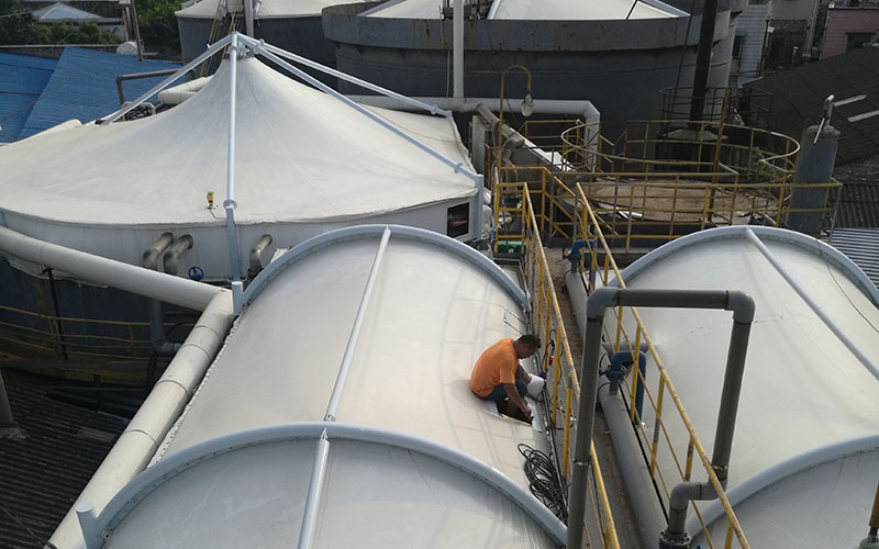 Reverse hoisting fluorocarbon fiber membrane in Guangzhou monosodium glutamate factory