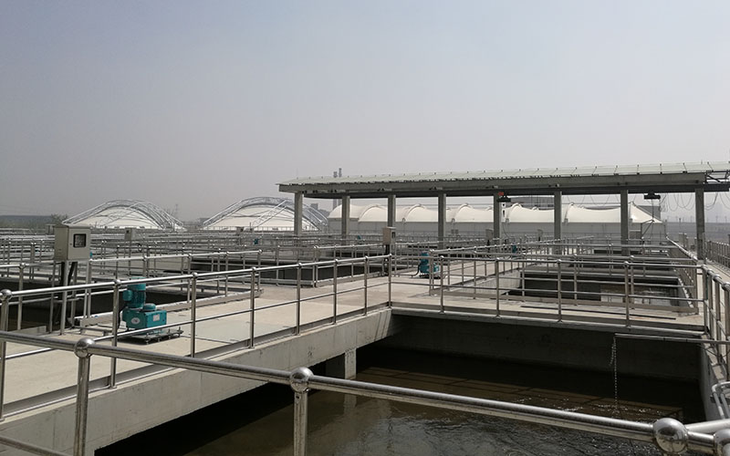 Reverse hoisting of fluorocarbon fiber membrane in Qingdao Licun River sewage treatment plant